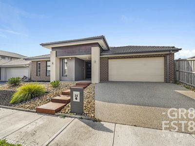 24 Harper Crescent, Cranbourne West