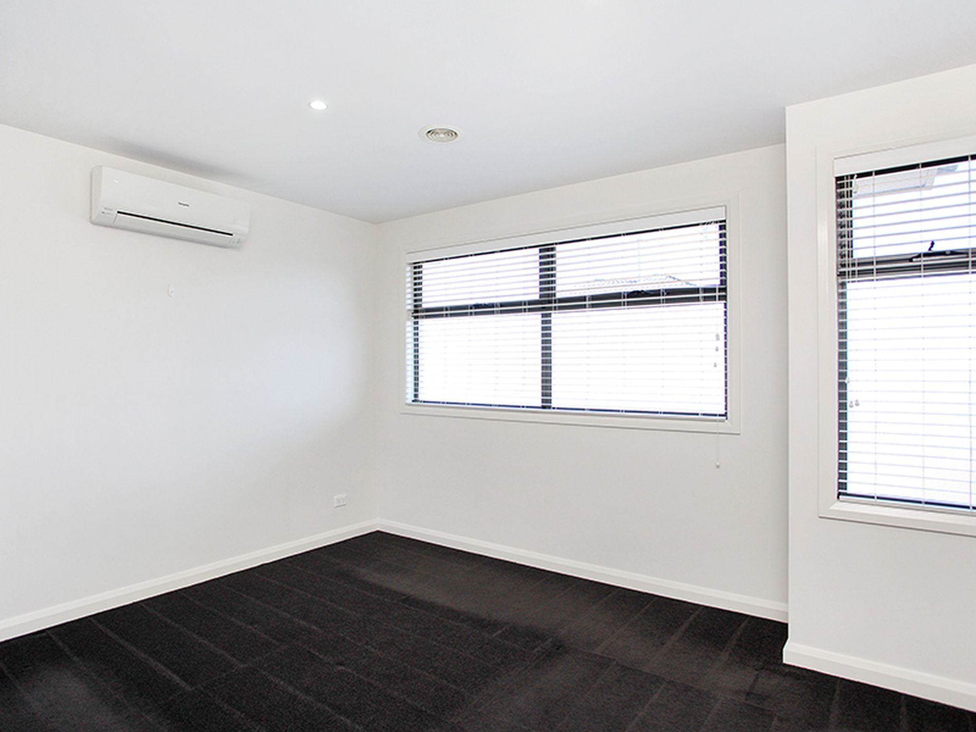 2 / 287 Blackshaws Road, Altona North