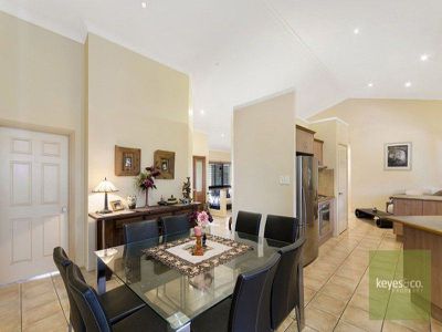 24 La Trobe Close, Douglas