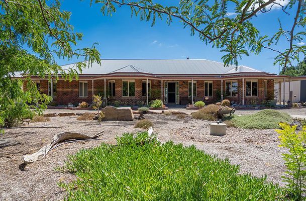 43 The Ridge, Oaklands Junction