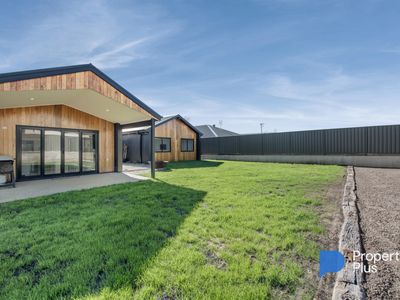 8 Banksia Court, Campbells Creek