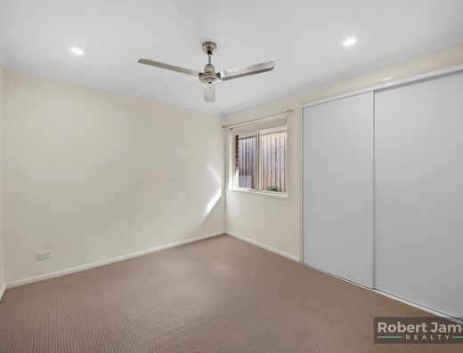 GENEROUS SIZE HOME - OPTIONS FOR DUAL LIVING image 16