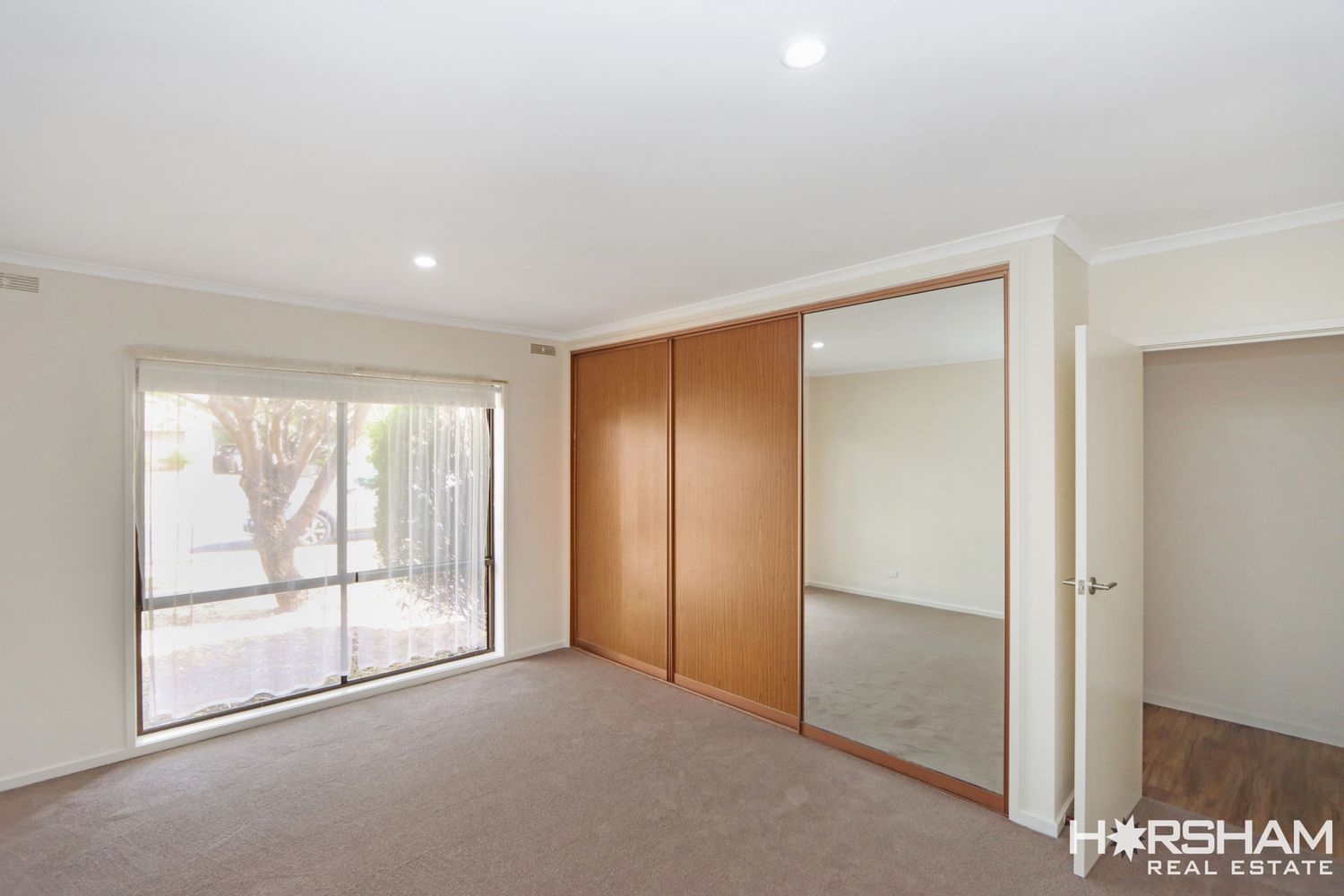 1 / 9 Young Street, Horsham