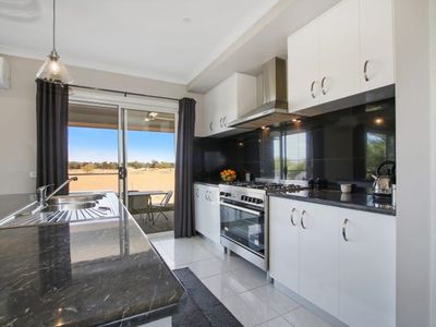 10 Howlong Rd, Rutherglen