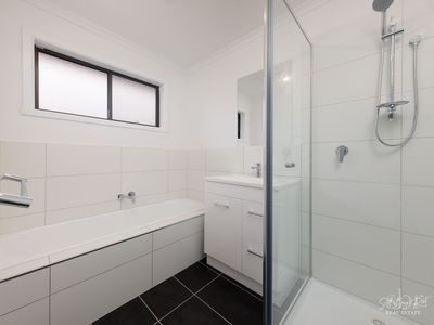 1 / 12 MCMAHON PLACE, West Wodonga