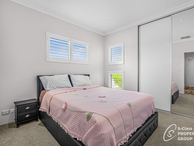 33 Barrington Avenue, Champion Lakes