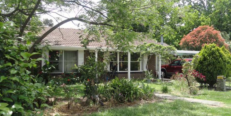 3 Railway Street , Violet Town
