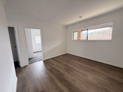 70 Kingdom Boulevard, Weir Views