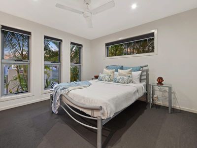 49 Harbourvue Court, Helensvale