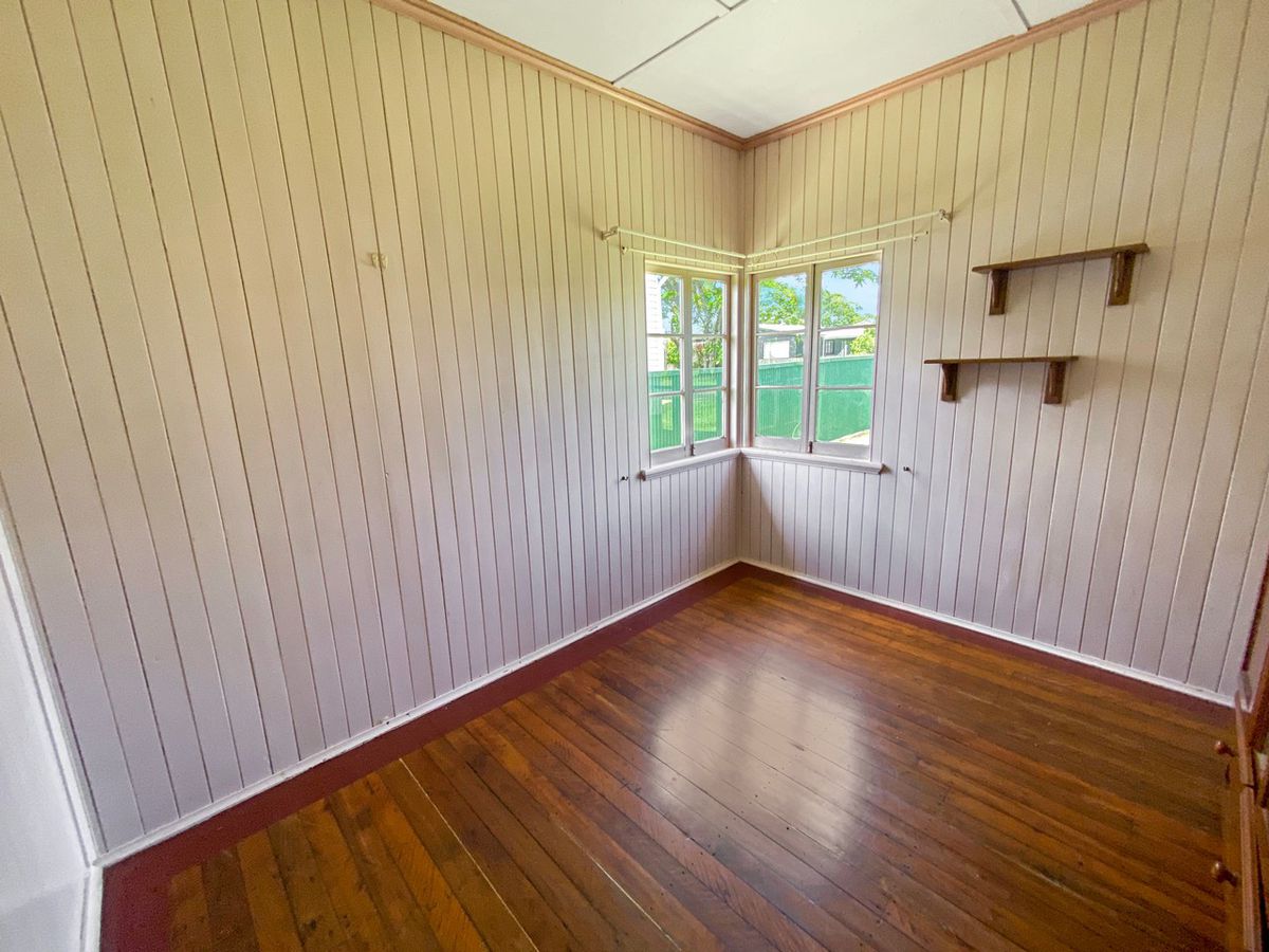 74 Planet Avenue, Atherton