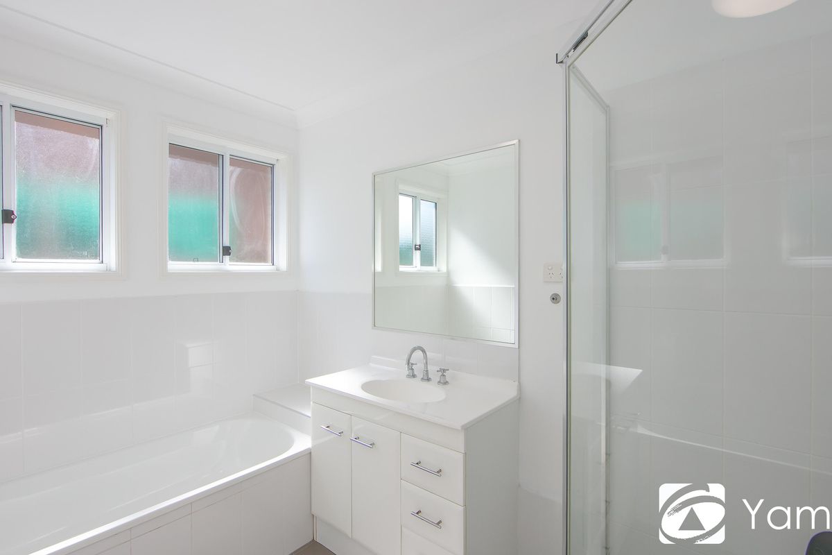 98 Lakes Boulevard, Wooloweyah