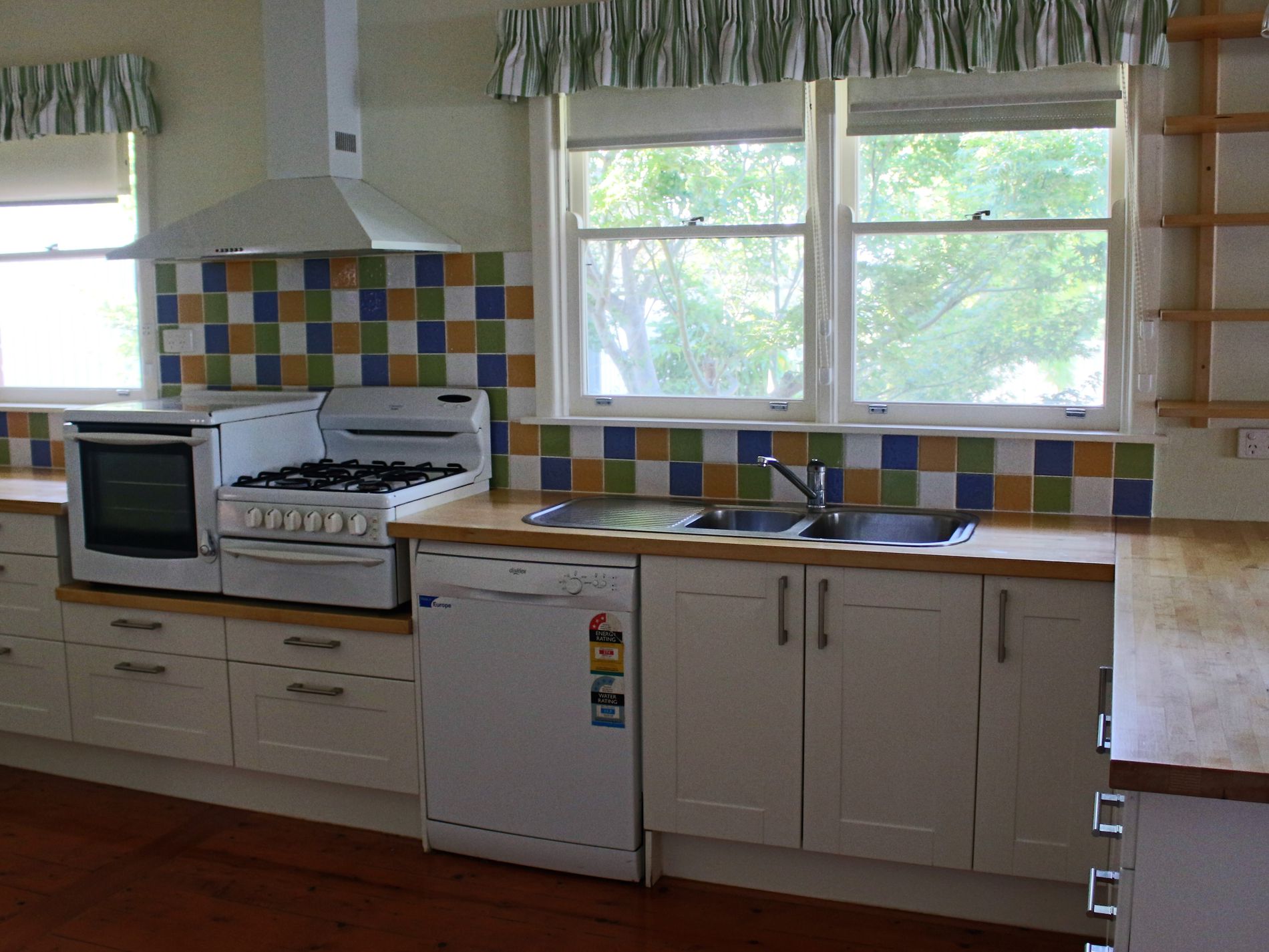 8 Araluen Parade, Belmont