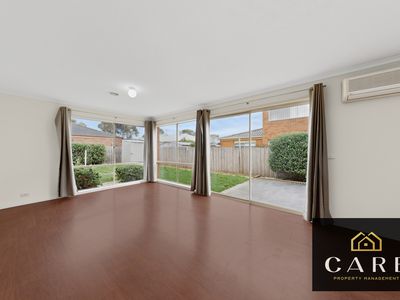 8 Michaelia Close, Cranbourne West