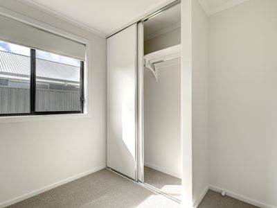 8 Johnstone Court, Evanston Gardens