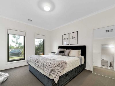 34 Mantello Drive, Werribee