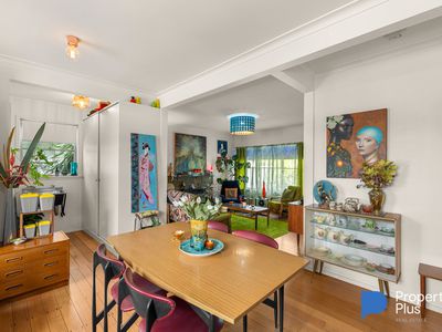 19 Mackenzie Street West, Golden Square