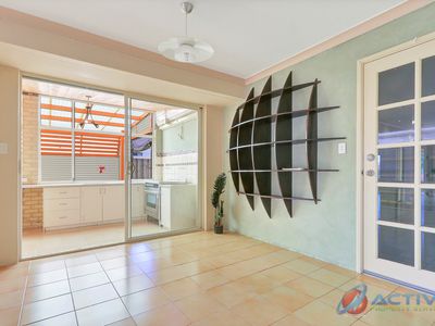 174 Peelwood Parade, Halls Head