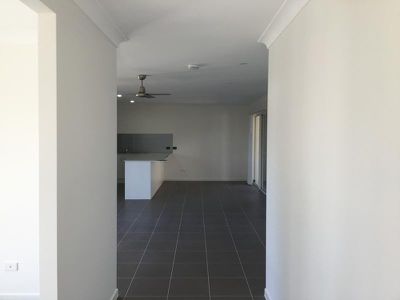 1 / 38 Gullwing Street, Upper Coomera