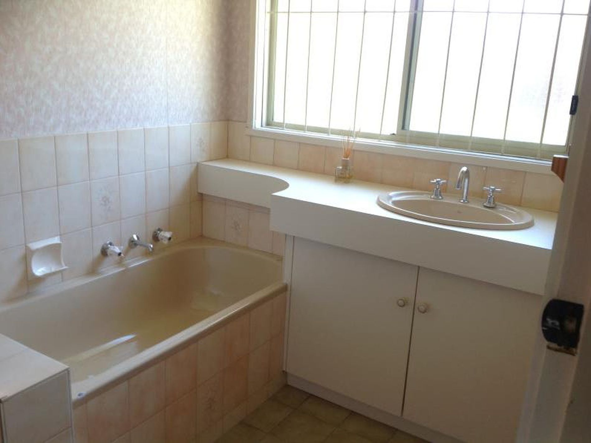 84 Reynolds Road, Belmont