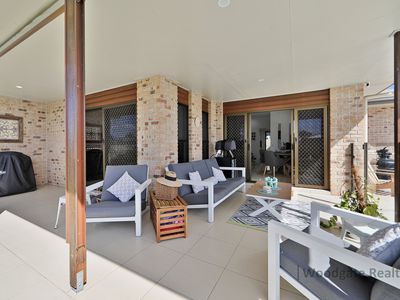 9 Sunset Avenue, Woodgate