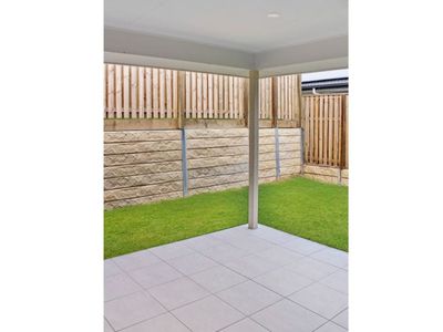 2 / 1 Beilby Crescent, Pimpama