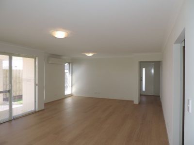 302 Peelwood Parade, Halls Head