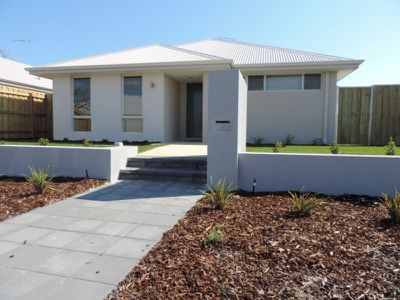 302 Peelwood Parade, Halls Head