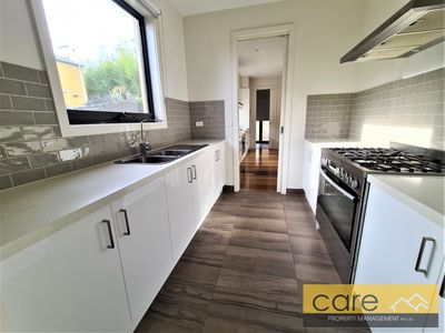 8 The Rise, Narre Warren North