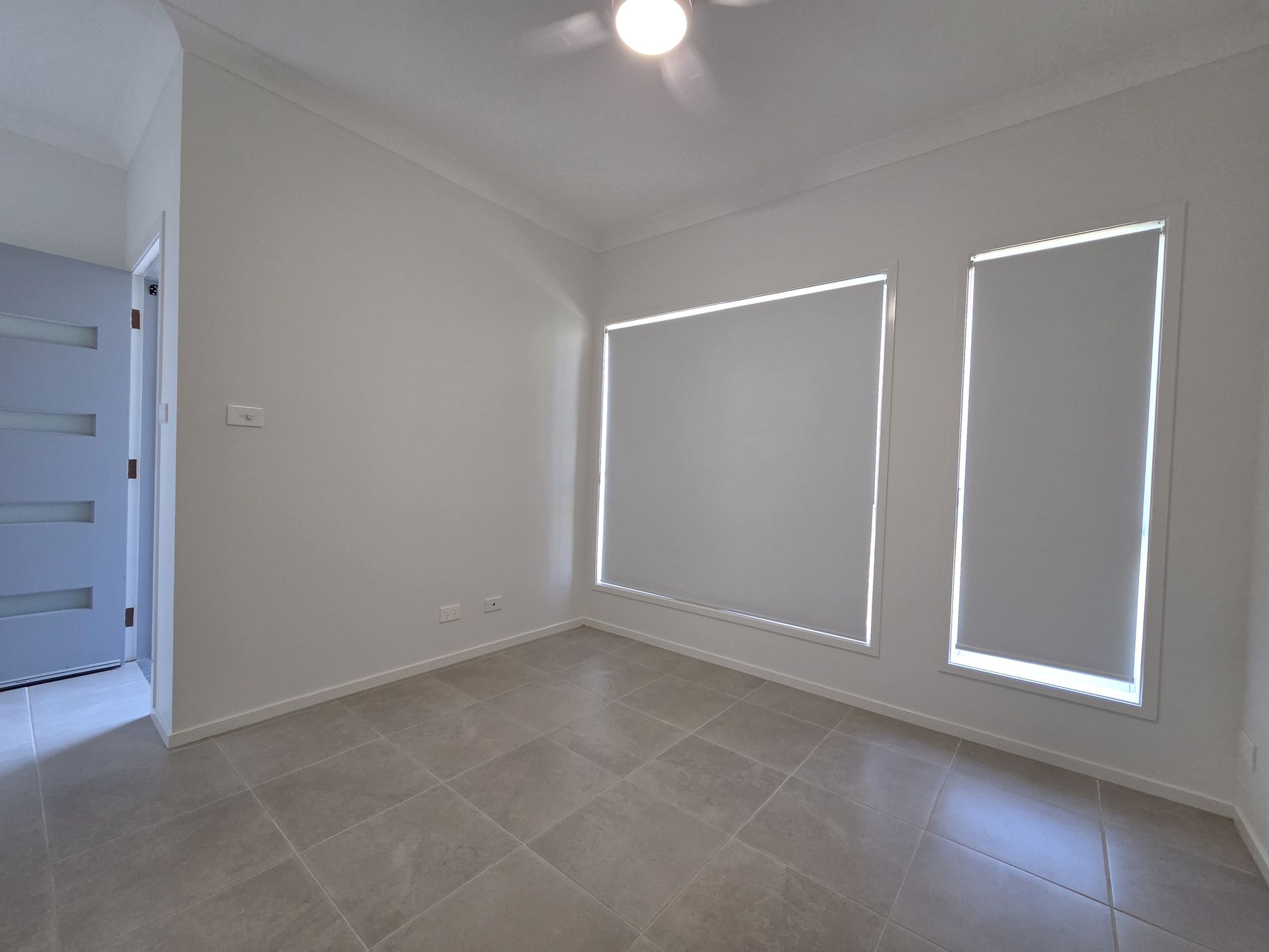 2/243 Settlers Boulevard, Chisholm