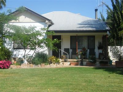 66 Sam St, Forbes