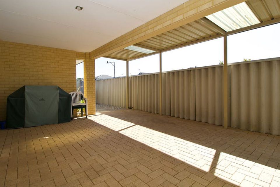 24 Almond Avenue , Shoalwater
