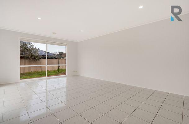 70 Kennedy Parade, Roxburgh Park