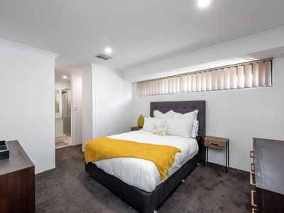 140B Centre Street, Queens Park