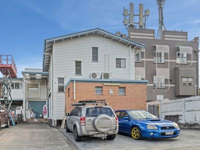 972 Logan Road, Holland Park West