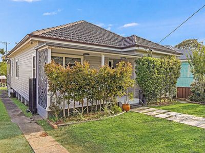 56 Mccredie Road, Guildford