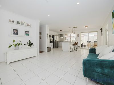 28 Newgain Cres, Carramar