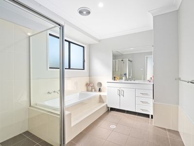 28 Bangalow Place, Hoxton Park