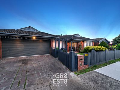 142 COURTENAY AVENUE, Cranbourne North