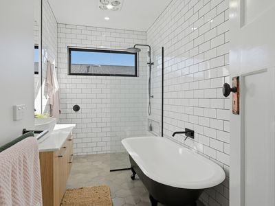 12 Leslie Place, South Launceston