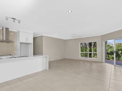9 Lexington Drive, Lammermoor