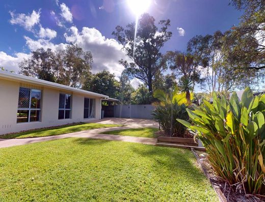 Big Block Tropical Oasis image 18