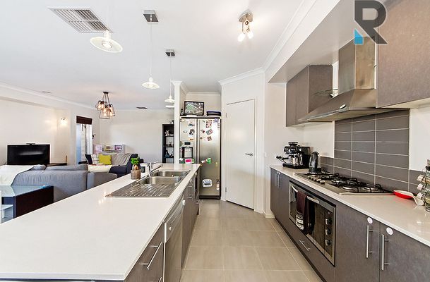 16 Beveridge Drive, Roxburgh Park