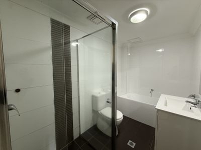 8 / 2 Dressler Court, Holroyd