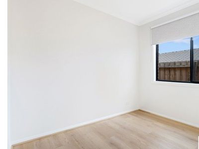 25 Winnows Street, Officer