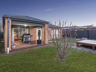 24 Caldicott Crescent, Point Cook