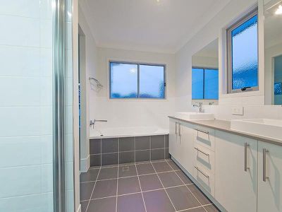 40 Allambie St, Carina