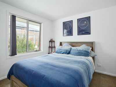 2 / 5 Space Court, Snug