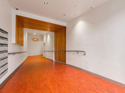 2 / 250 Barkly Street, Footscray