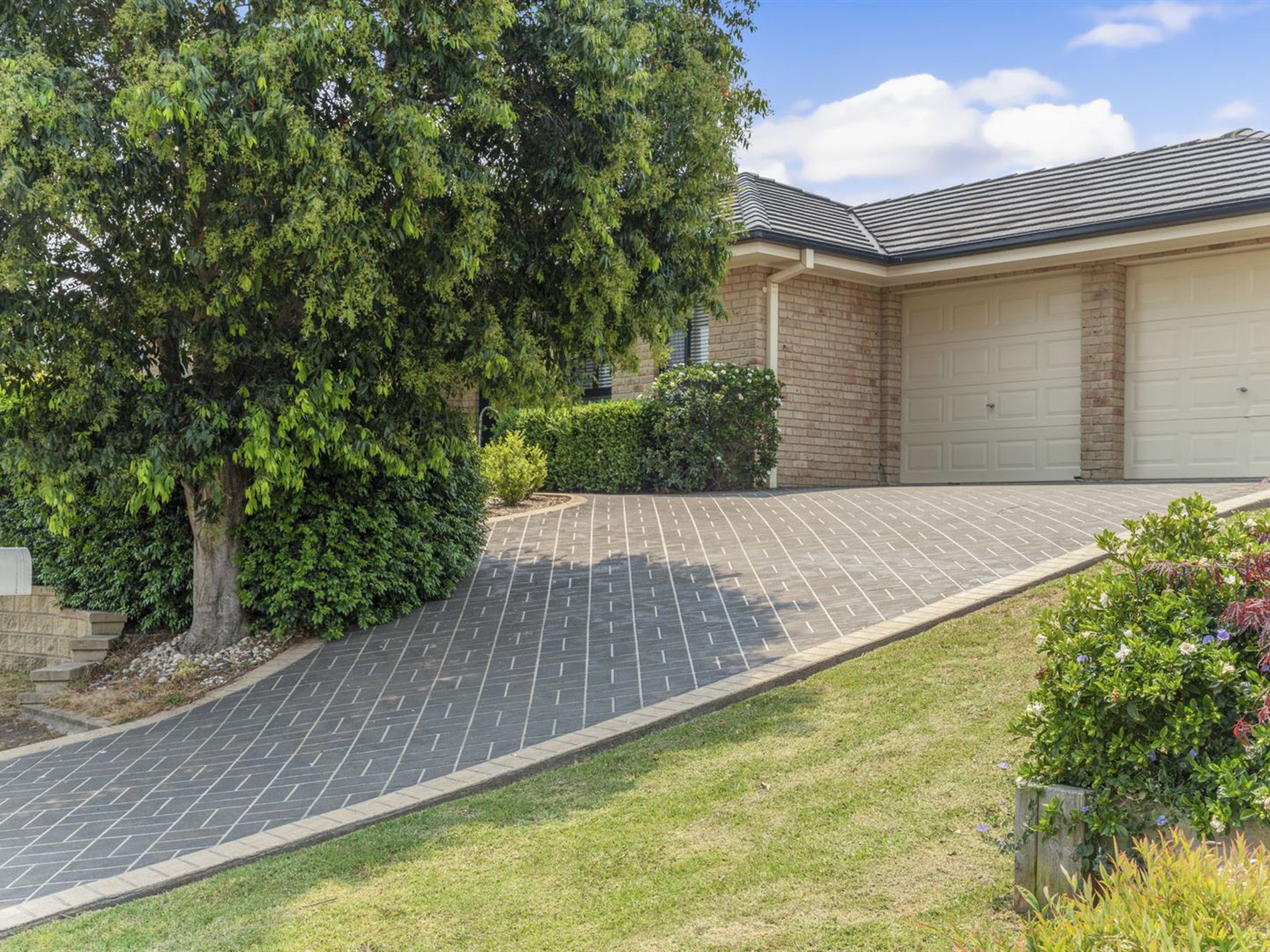 14 Price Parkway, Milton