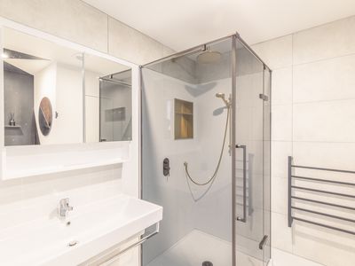 25B Champion Street, Edgeware